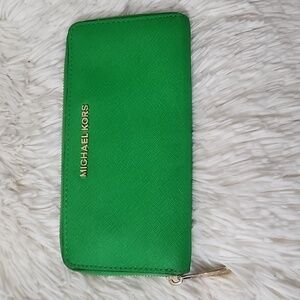 Michael Kors Outlet Jet Set Travel Large Saffiano Leather Quarter-Zip Wallet